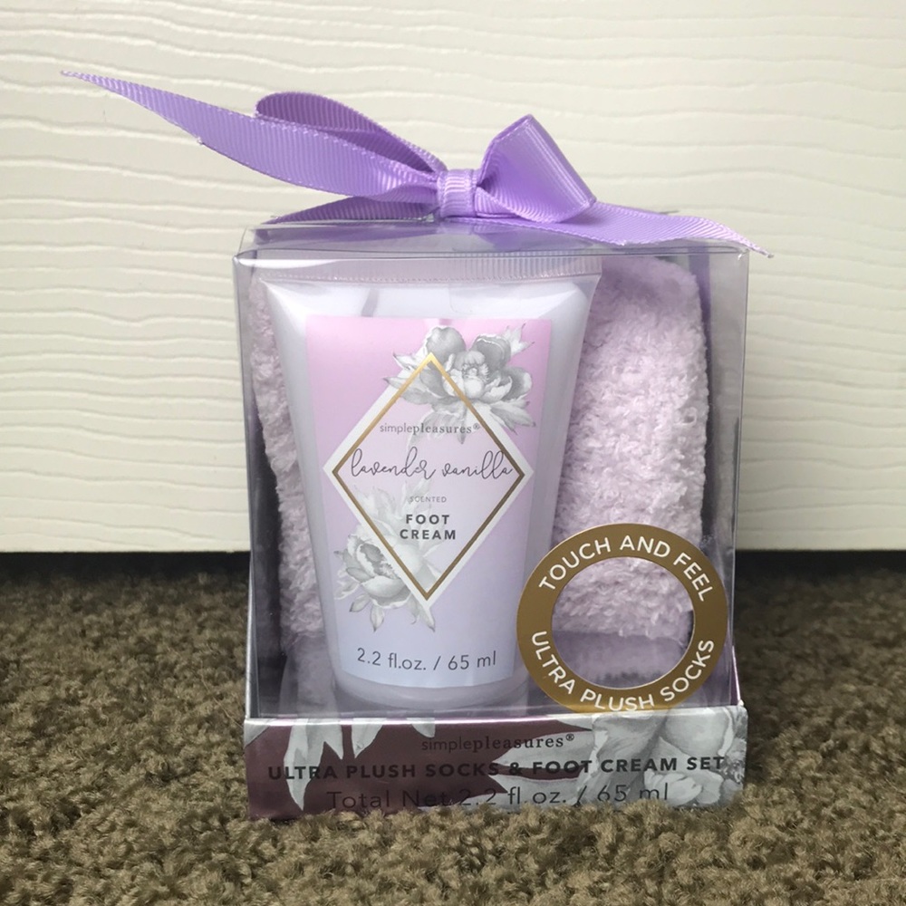 ‼️PRICE FINAL‼️Ultra Plush Socks & Foot Cream Set!